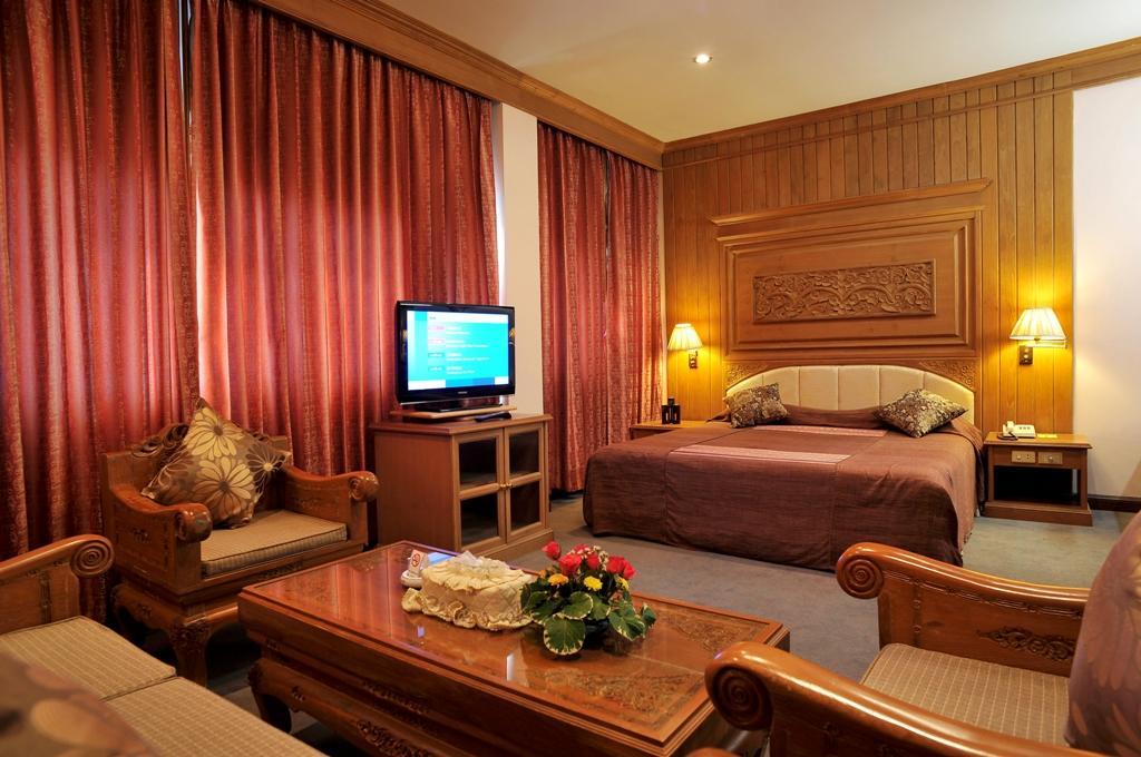 Maeyom Palace Hotel Пхрэ Экстерьер фото